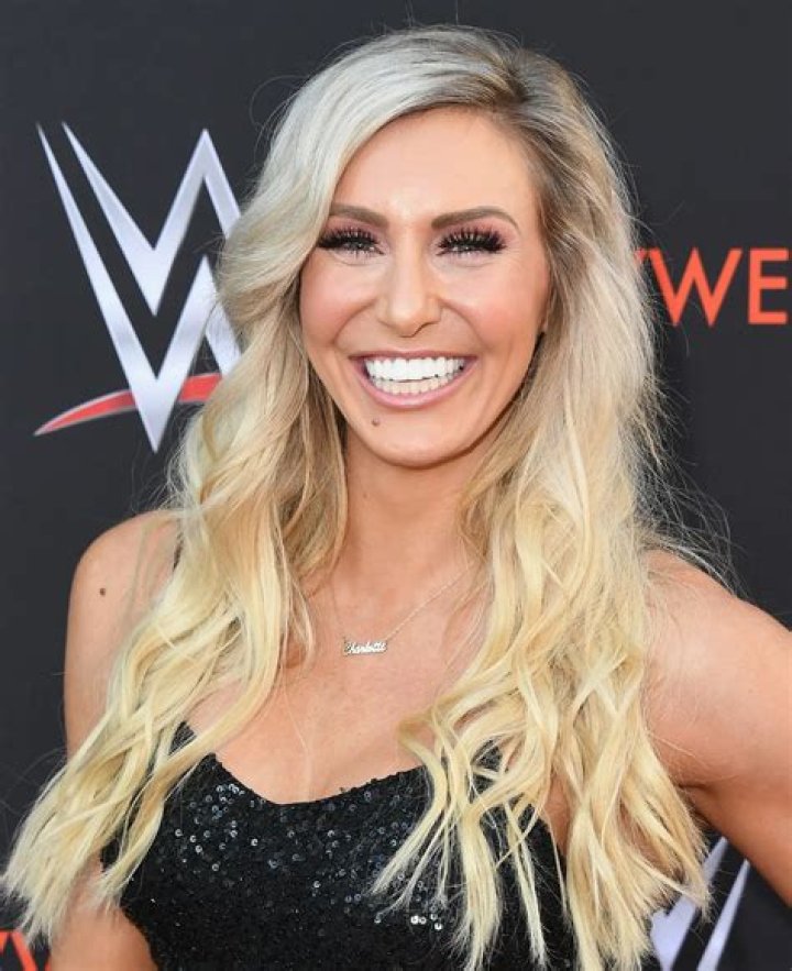 How tall is Charlotte Flair