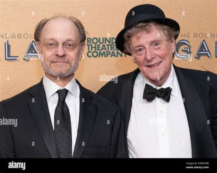 How tall is David Hyde Pierce