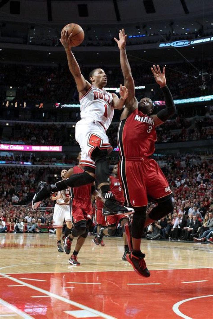 How tall is Derrick Rose