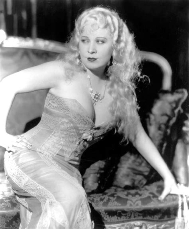 How tall was Mae West