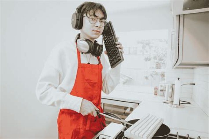 Michelle Johnson Net Worth, Age, Height, Wife